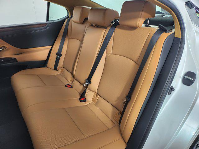 new 2025 Lexus ES 300h car, priced at $50,864