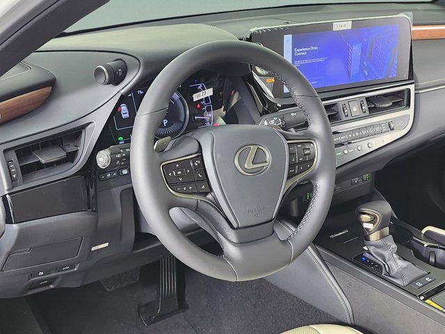 new 2025 Lexus ES 300h car, priced at $51,084
