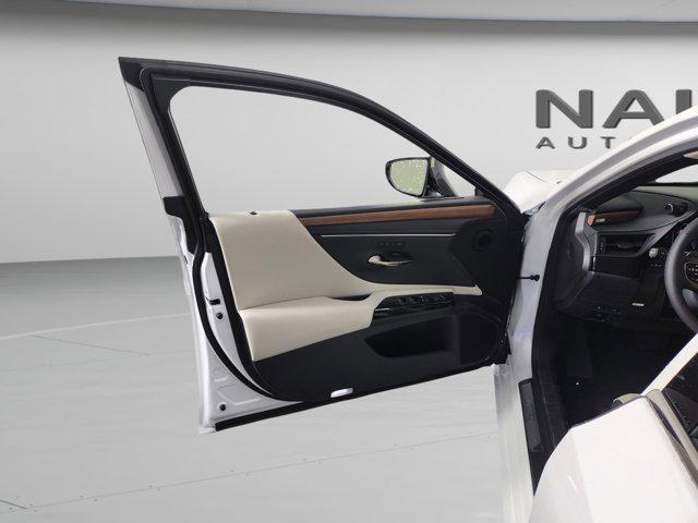 new 2025 Lexus ES 300h car, priced at $51,084