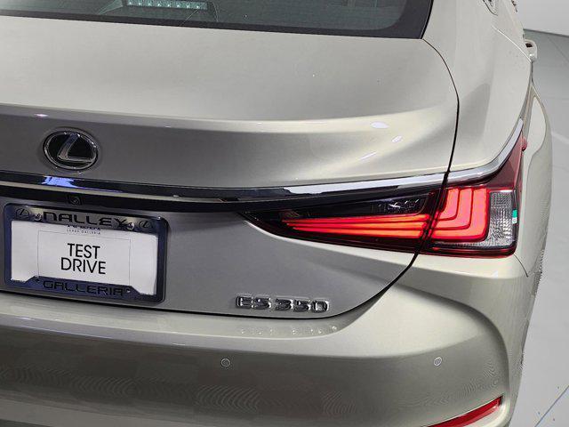 new 2025 Lexus ES 350 car, priced at $48,935