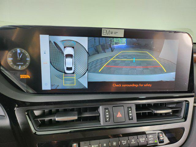 new 2025 Lexus ES 300h car, priced at $54,099