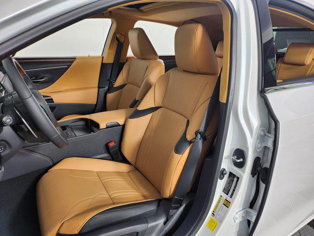 new 2025 Lexus ES 300h car, priced at $54,099