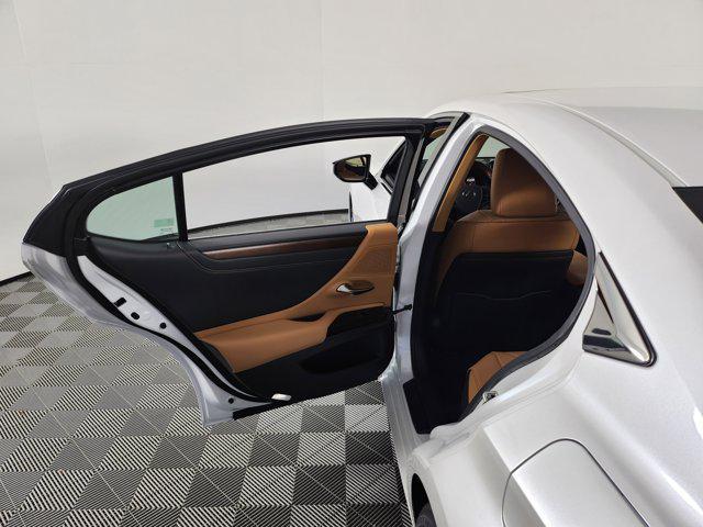 new 2025 Lexus ES 300h car, priced at $54,099