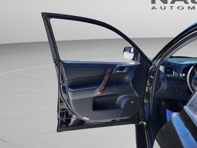 used 2013 Toyota Highlander car, priced at $16,189