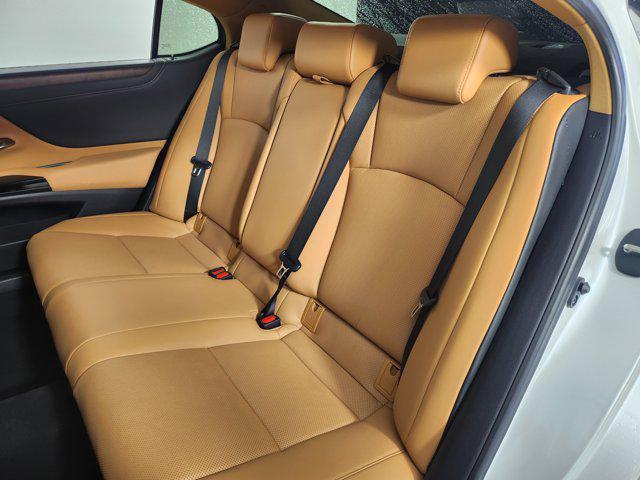 used 2023 Lexus ES 300h car, priced at $38,900