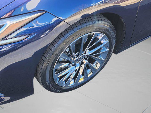 new 2025 Lexus ES 300h car, priced at $54,234