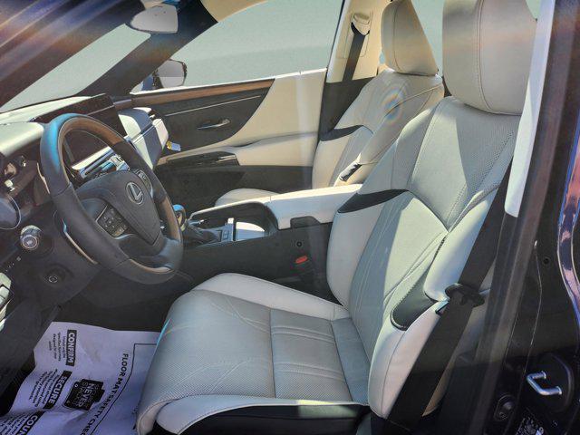 new 2025 Lexus ES 300h car, priced at $54,234