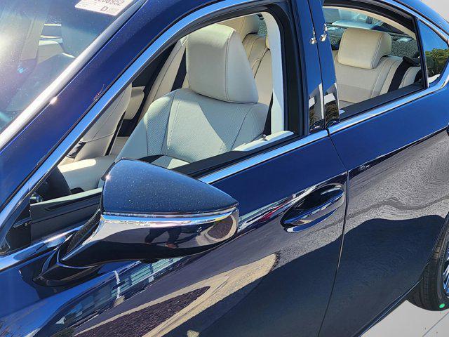 new 2025 Lexus ES 300h car, priced at $54,234
