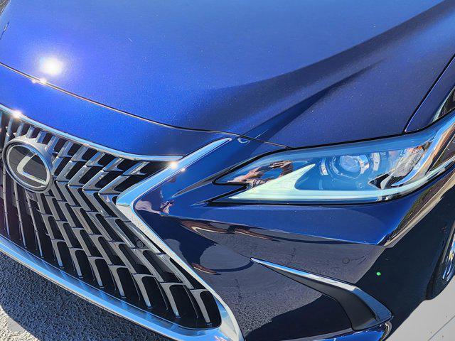 new 2025 Lexus ES 300h car, priced at $54,234
