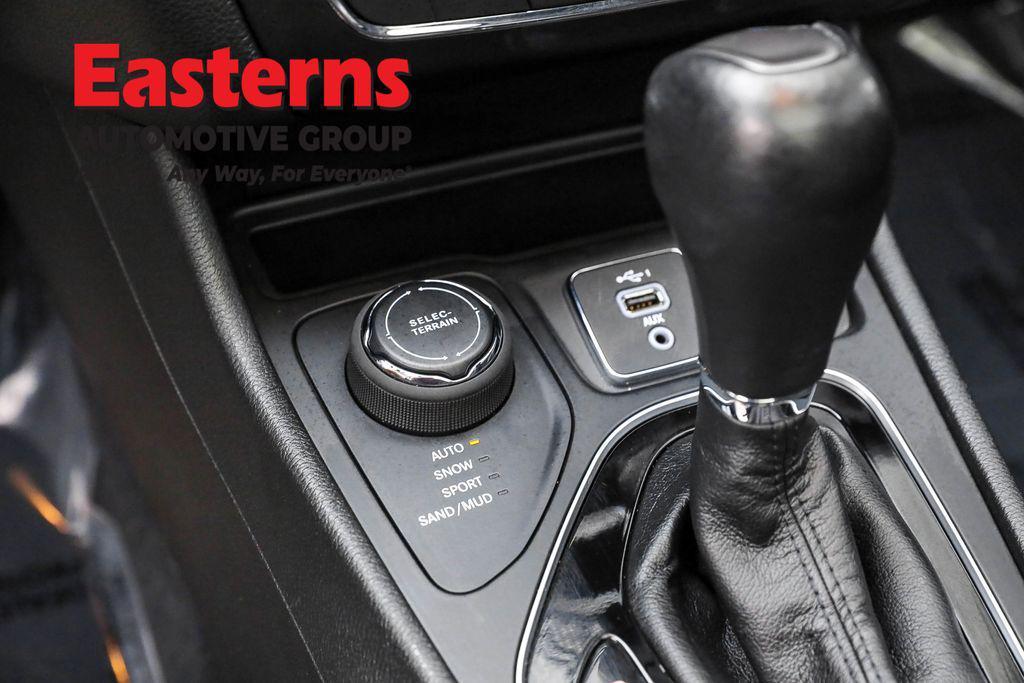 used 2022 Jeep Cherokee car, priced at $27,490