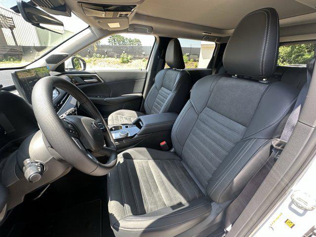 new 2025 Mitsubishi Outlander car, priced at $40,305