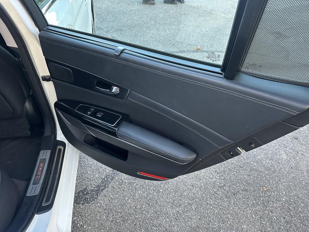 used 2015 Kia K900 car, priced at $11,995