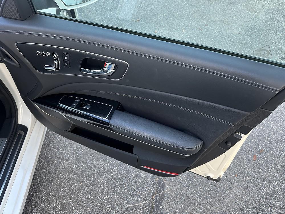 used 2015 Kia K900 car, priced at $11,995