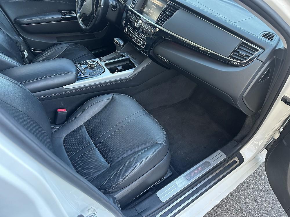 used 2015 Kia K900 car, priced at $11,995