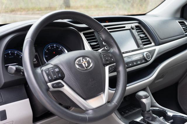 used 2019 Toyota Highlander car, priced at $27,894