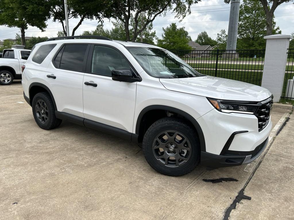 used 2025 Honda Pilot car, priced at $45,989