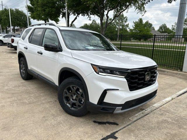 new 2025 Honda Pilot car, priced at $50,950