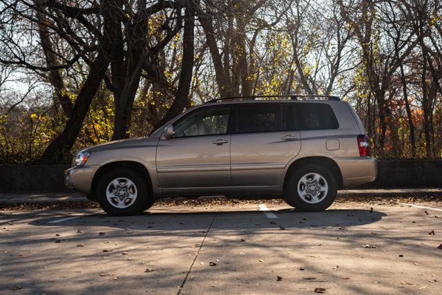 used 2005 Toyota Highlander car, priced at $13,989