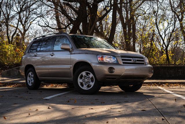 used 2005 Toyota Highlander car, priced at $13,989