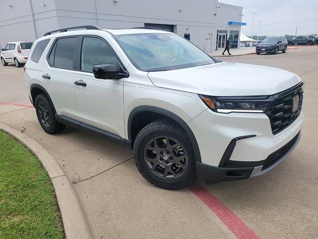 new 2025 Honda Pilot car, priced at $50,950