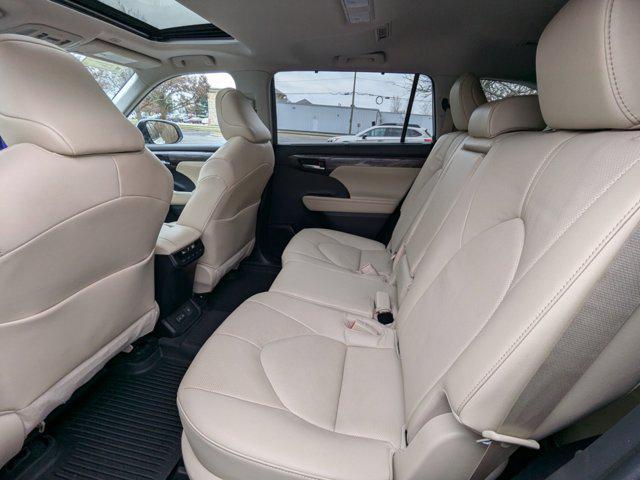 used 2023 Toyota Highlander car, priced at $36,999