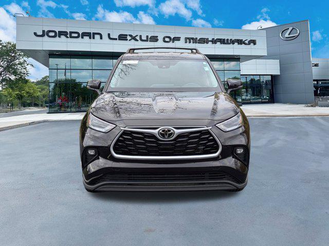 used 2021 Toyota Highlander car, priced at $30,398