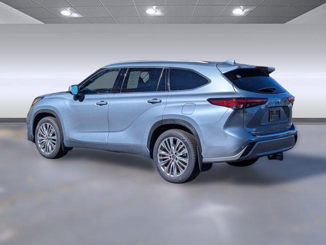 used 2023 Toyota Highlander Hybrid car, priced at $45,498