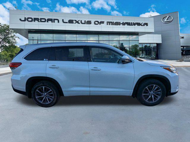 used 2018 Toyota Highlander car, priced at $23,999