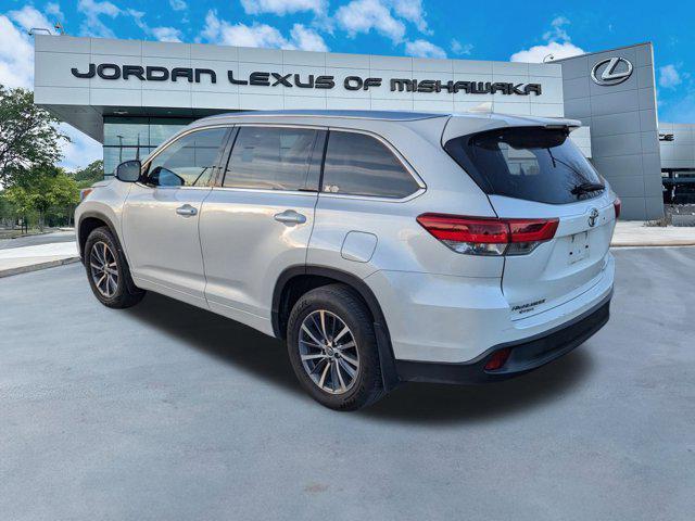 used 2018 Toyota Highlander car, priced at $23,999