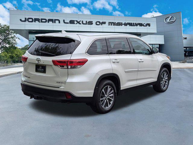 used 2019 Toyota Highlander car, priced at $25,999