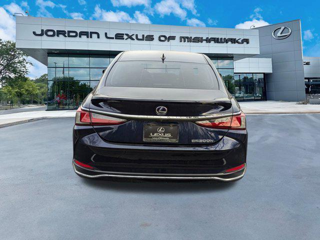 used 2020 Lexus ES 300h car, priced at $30,497