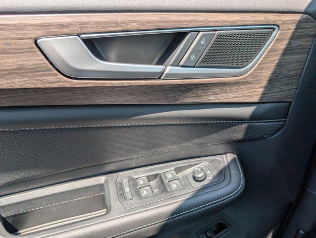 new 2025 Volkswagen Atlas car, priced at $50,586
