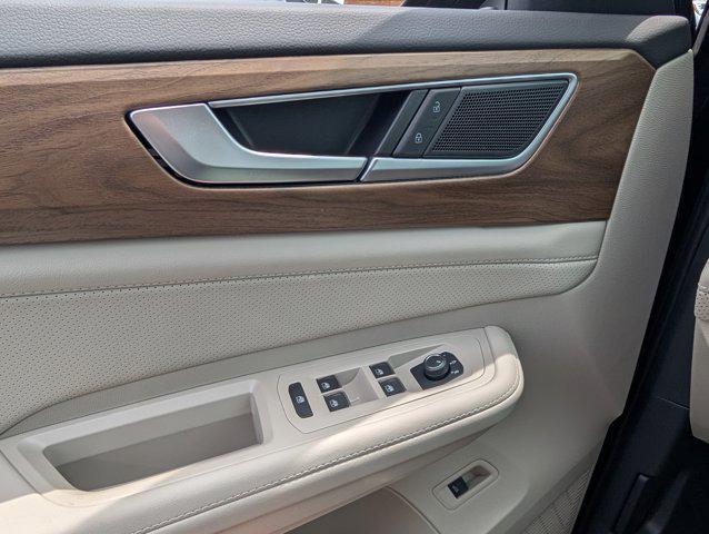 new 2025 Volkswagen Atlas car, priced at $40,301