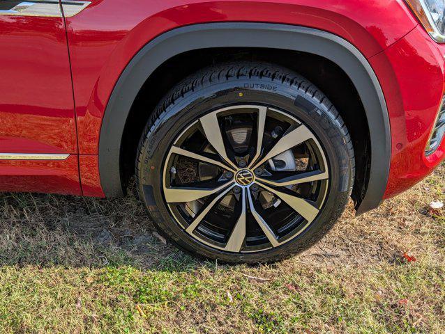 used 2025 Volkswagen Atlas car, priced at $40,254
