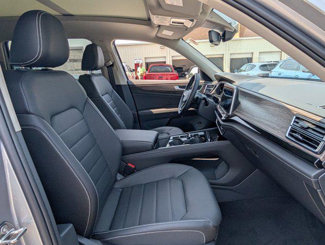 new 2025 Volkswagen Atlas car, priced at $44,301