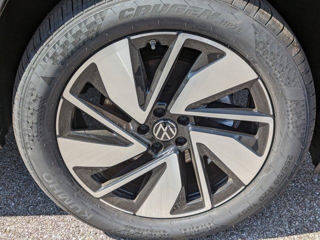 new 2024 Volkswagen Atlas car, priced at $42,042
