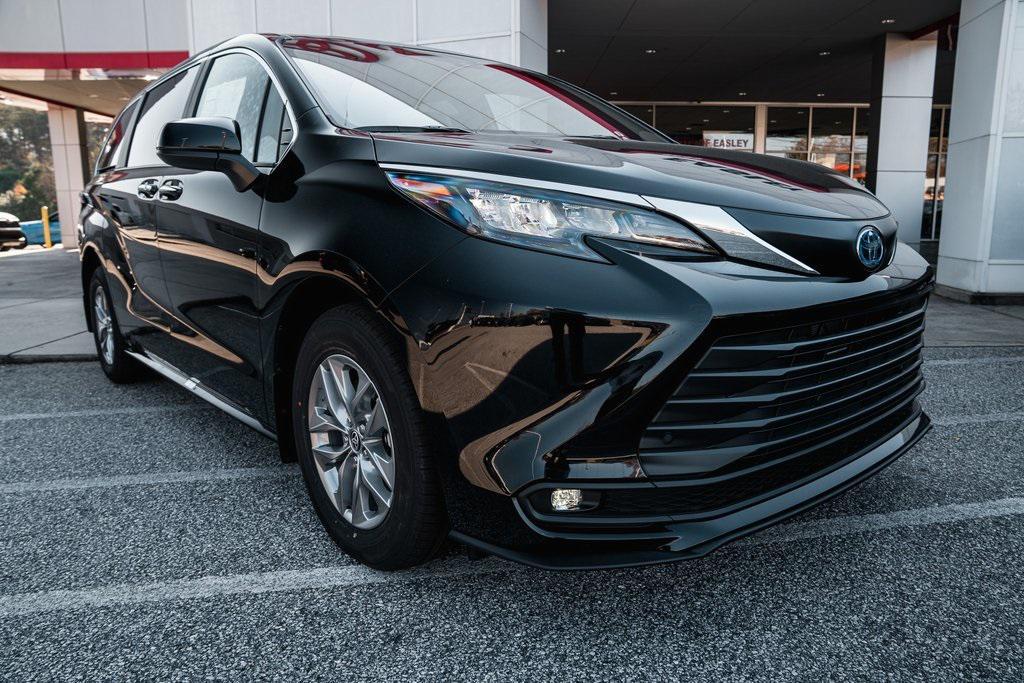 new 2025 Toyota Sienna car, priced at $47,857