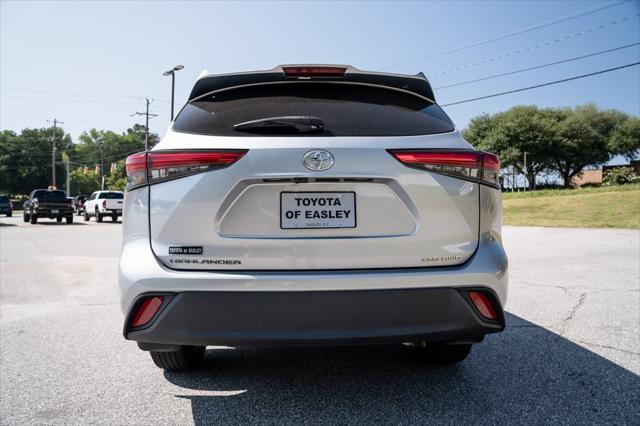 used 2022 Toyota Highlander car, priced at $38,288