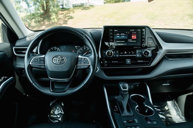 used 2022 Toyota Highlander car, priced at $38,288