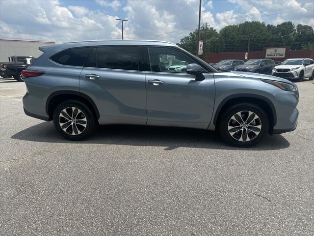 used 2022 Toyota Highlander car, priced at $40,450