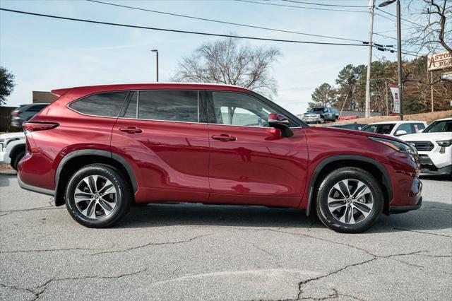 used 2021 Toyota Highlander car, priced at $38,850