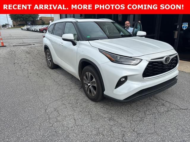 used 2022 Toyota Highlander car, priced at $38,950