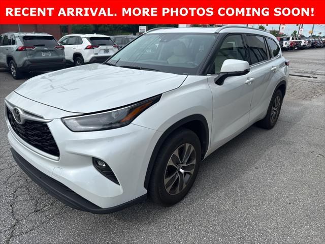used 2022 Toyota Highlander car, priced at $38,950