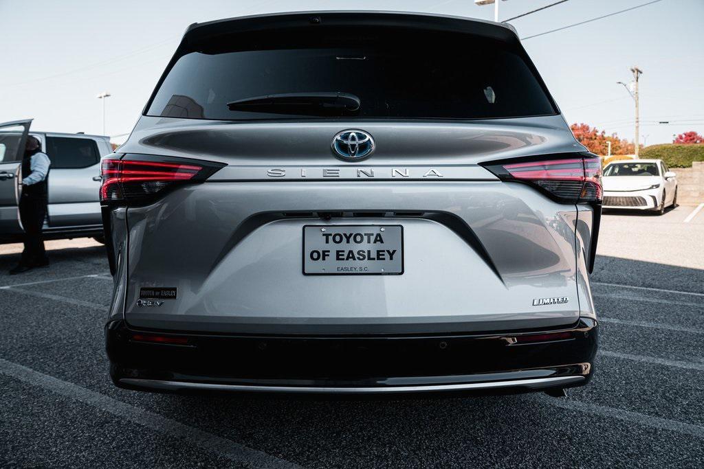 new 2025 Toyota Sienna car, priced at $53,723
