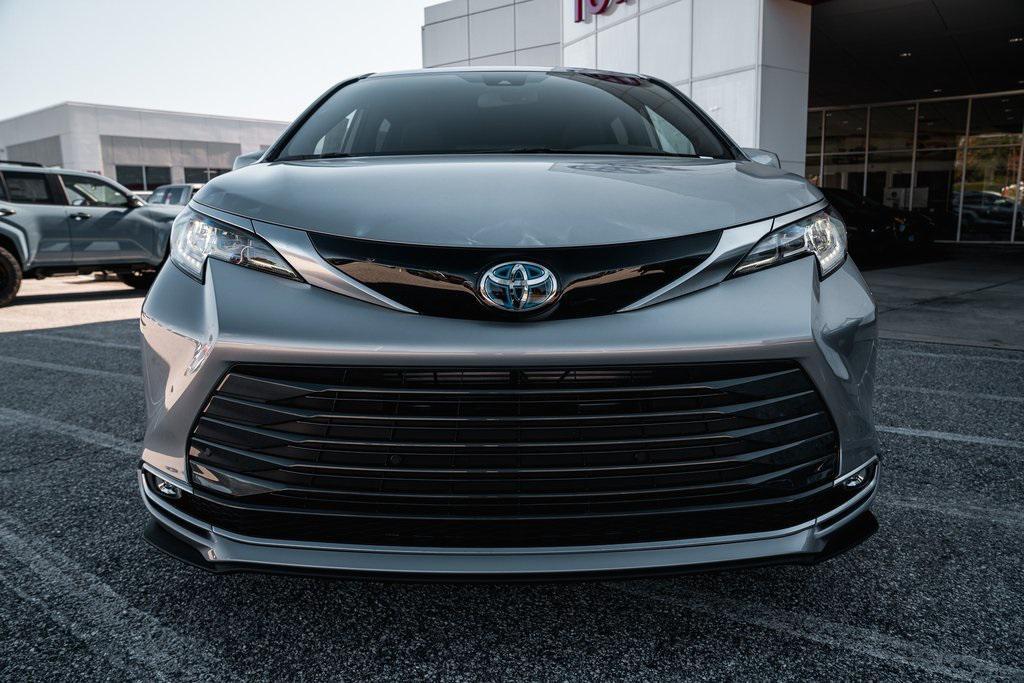 new 2025 Toyota Sienna car, priced at $53,723