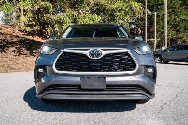 used 2022 Toyota Highlander car, priced at $38,850