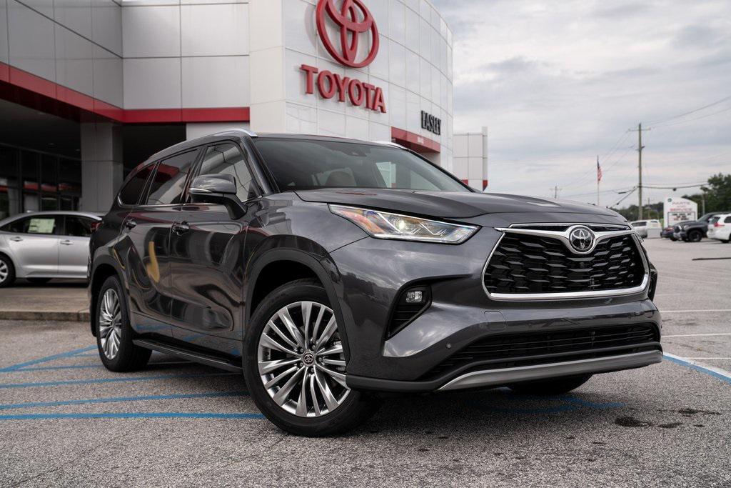 new 2025 Toyota Highlander car, priced at $57,718