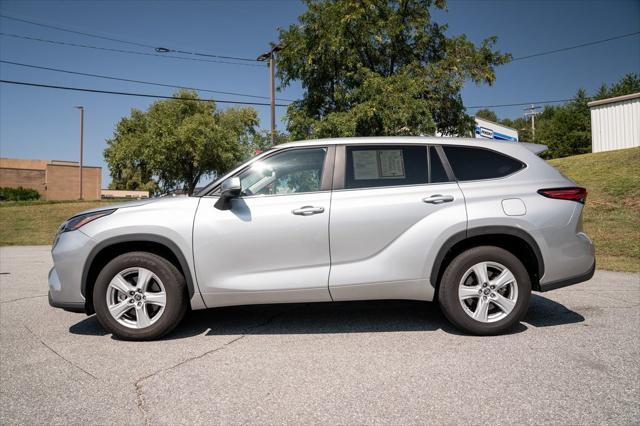 used 2023 Toyota Highlander car, priced at $36,199