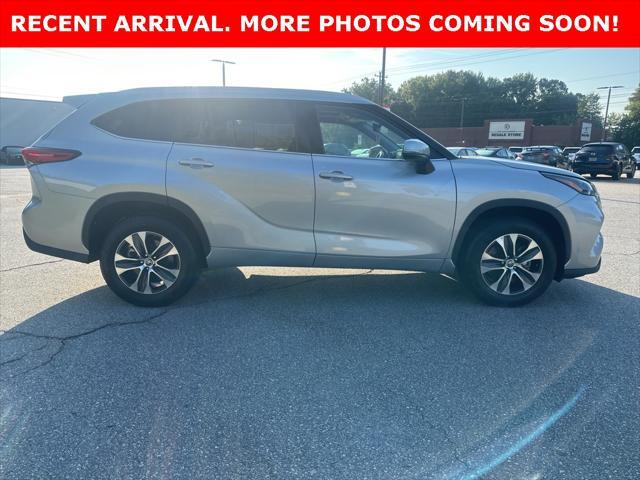 used 2022 Toyota Highlander car, priced at $37,299