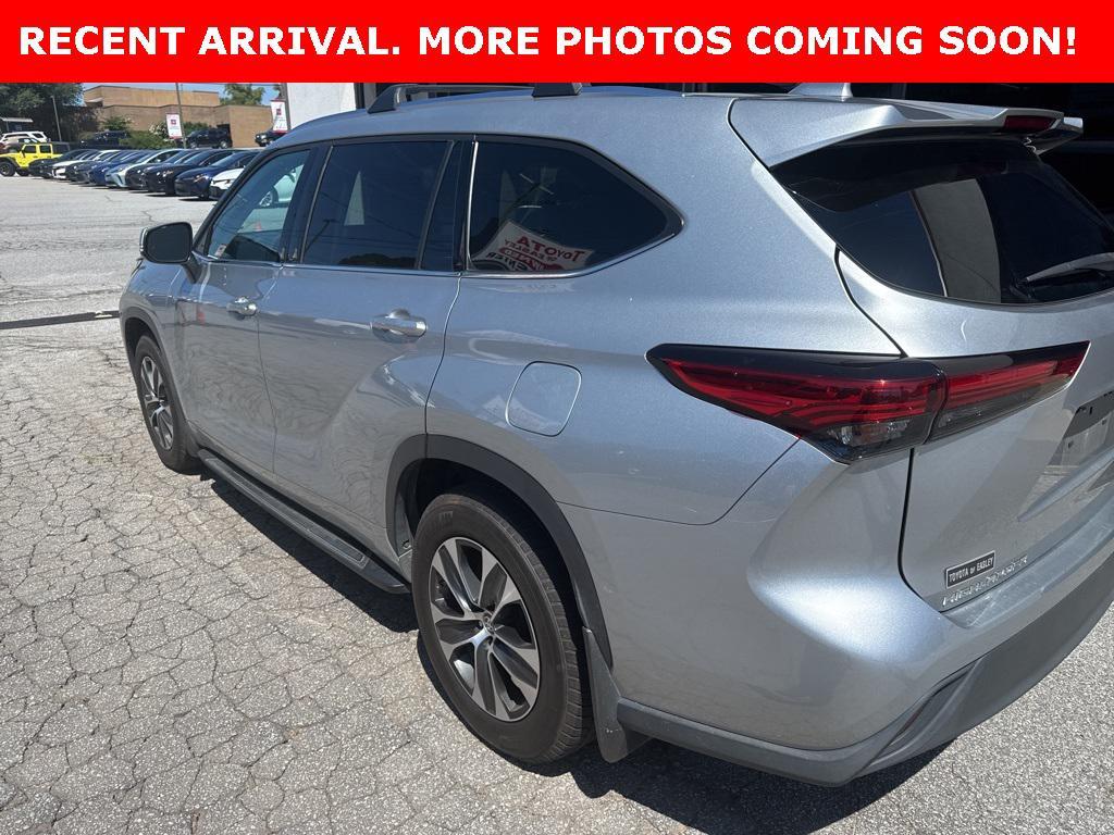 used 2021 Toyota Highlander car, priced at $28,950